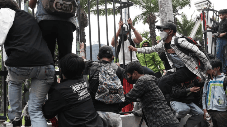 Indonesia Delays Election Rule Changes Amid Protests and Political Turmoil!